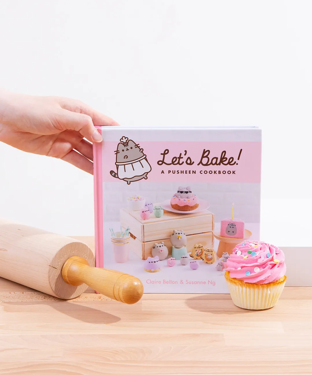 Pusheen Books & Stationery>Let's Bake! A Cookbook